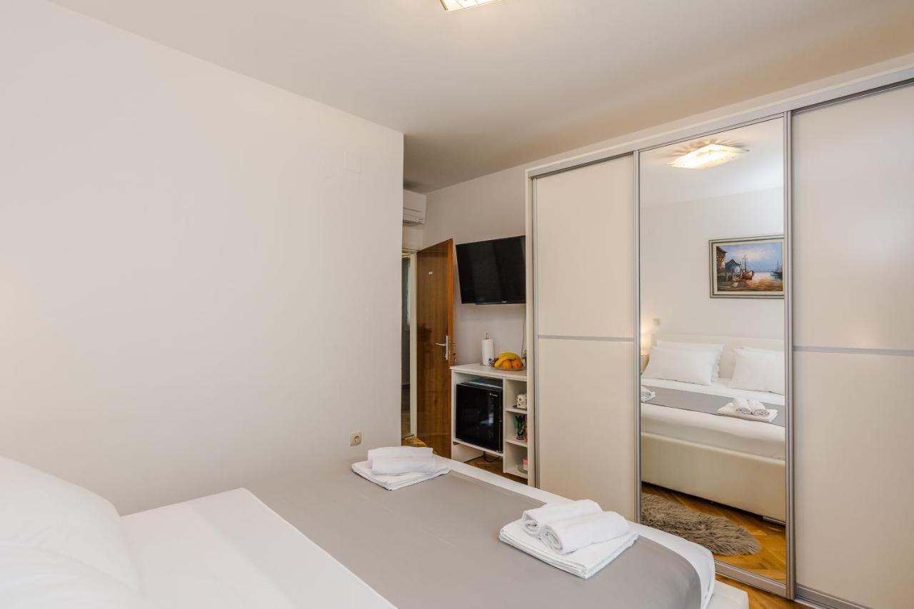 Neva Room With Private Bathroom Zadar Exterior foto